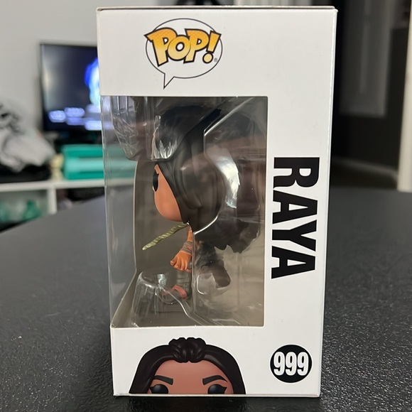 POP! Funko Disney RAYA and The Last Dragon # 999 NIB - Picture 3 of 7